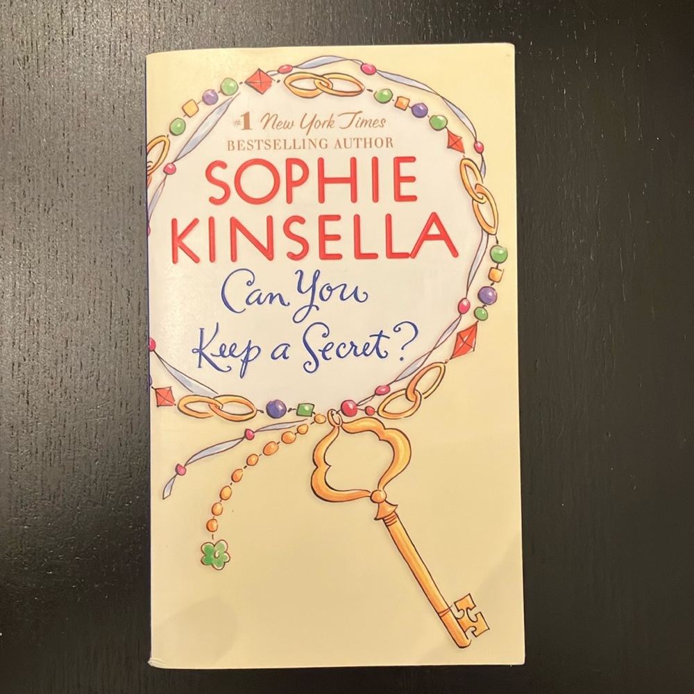 BOOK - SOPHIE KINSELLA can you keep a secret?    📚 bundle and save! 📚